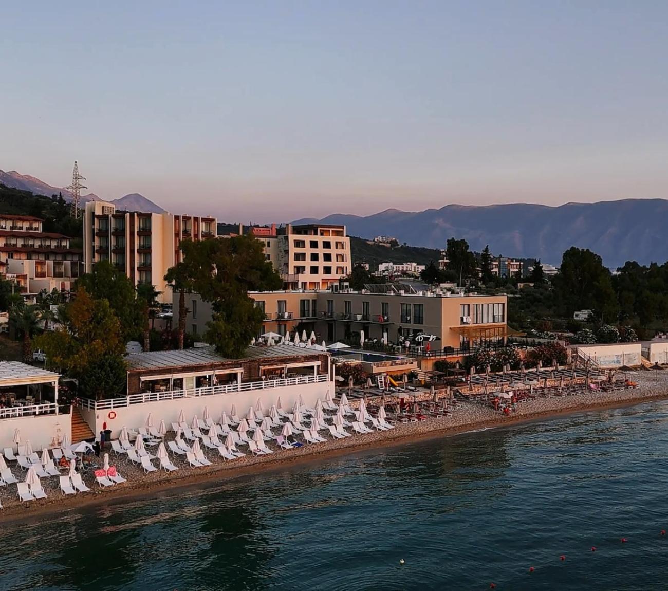 Dukes Albania Hotel ราดฮีมือ ภายนอก รูปภาพ
